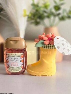 Limited Edition hand sanitizer & holder by VERA BRADLEY × Bath and Body Works